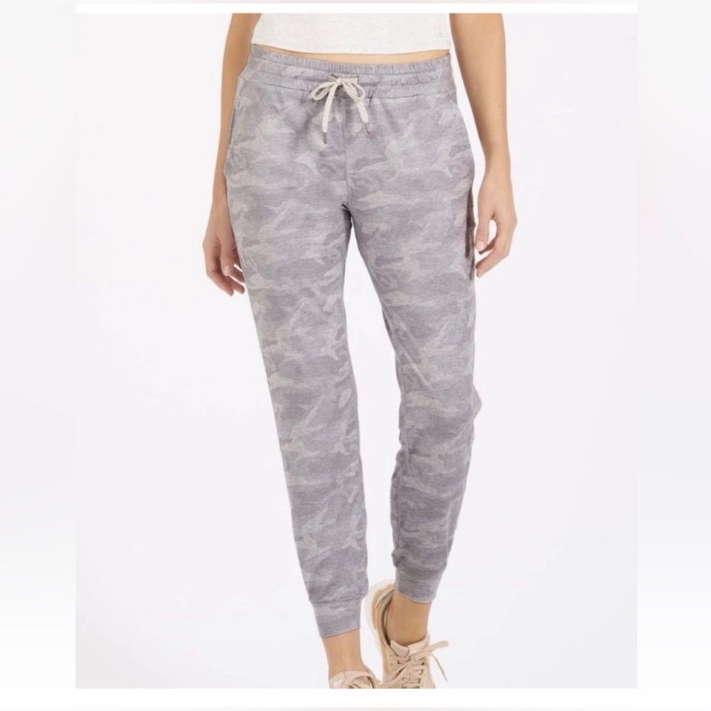 Women’s Vuori Performance Gray Camo Joggers Size S